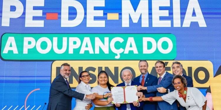 Programa Pé-de-Meia, a Poupança do Ensino Médio: Como se cadastrar e receber? Confira