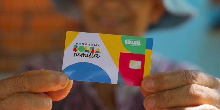 DECISÃO OFICIAL AGORA: Bolsa Família de Fevereiro será pago logo depois do CARNAVAL?