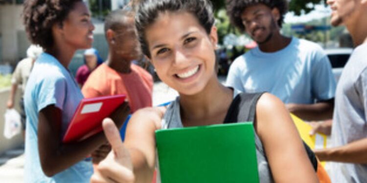 BOA NOTÍCIA: Estudantes de BAIXA RENDA Podem Receber Até R$1800