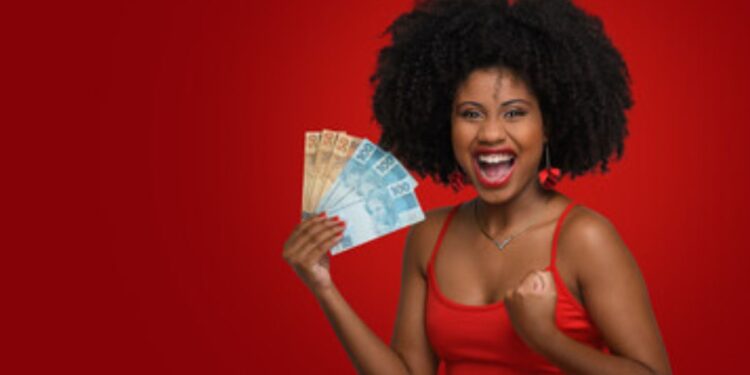 Beneficiários do CadÚnico Celebram Confirmação do PIX pela Caixa Econômica