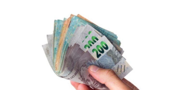 Milhões de Brasileiros de BAIXA RENDA Passam a Receber SALÁRIO MÍNIMO