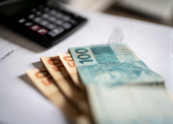 INSS: Antecipação do 13° SALÁRIO vai contemplar 70 mil pessoas; confira calendário de pagamento e quem tem direito