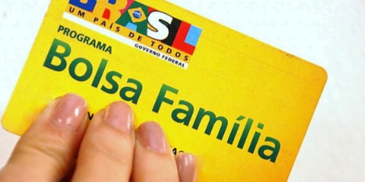 Pagamento do Bolsa Família de Março: MÃES SOLTEIRAS recebem PIX extraordinário; confira valores