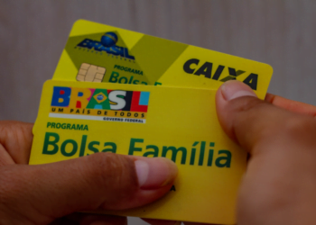 Lula AUTORIZA PIX de R$ 300 para mães inscritas no BOLSA FAMÍLIA; conheça os requisitos