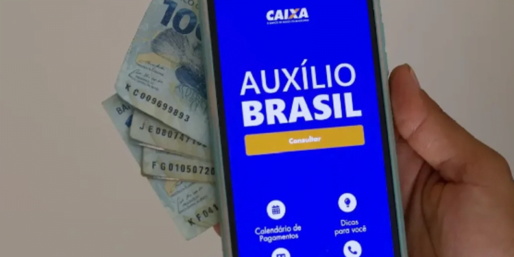Indenização do AUXÍLIO BRASIL: Veja agora (04/03) se o seu CPF está elegível para receber até R$ 15 MIL