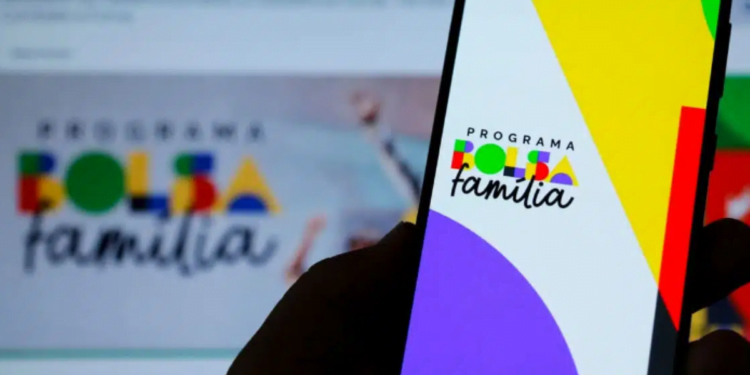 PIX de R$ 900 do BOLSA FAMÌLIA já disponível no CAIXA TEM? Confira calendário ATUALIZADO, quem recebe e mais!