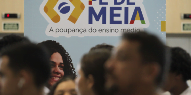 Programa Pé-de-Meia: Como se inscrever para receber pagamento de até R$ 9.200? Confira agora!