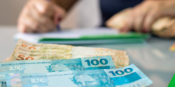 Trabalhadores com carteira assinada em 2023 recebem o Abono Salarial de até R$ 1.412,00 esta semana?