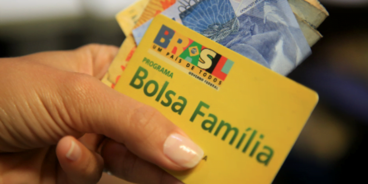 Bolsa Família: Governo confirma BLOQUEIO para beneficiários com NIS final de 1 a 0; entenda