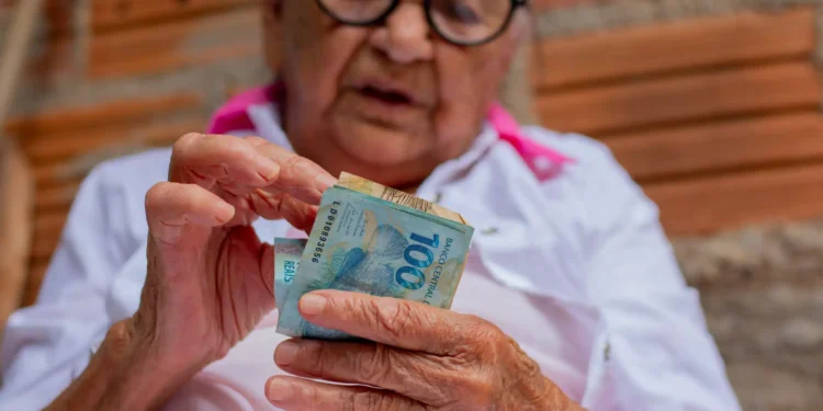 PIX de R$ 1 MIL: Idosos com 60, 70, 80 anos ou mais podem receber DINHEIRO EXTRA usando apenas o CPF; saiba como