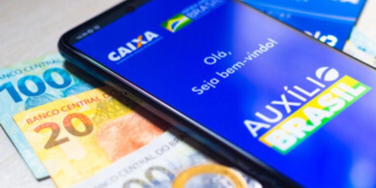 Auxílio Brasil: Veja se Você Está na Lista para Receber R$15.000 de Indenização pela CAIXA!