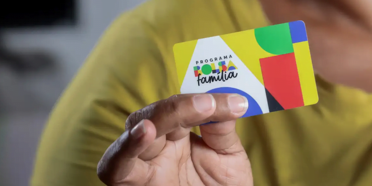 PRESENTÃO: Mães solteiras receberão benefício EXTRA do Bolsa Família nesta sexta-feira (15/03)