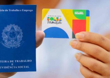 É possível receber o Bolsa Família com carteira assinada? Veja o que diz a regra de proteção