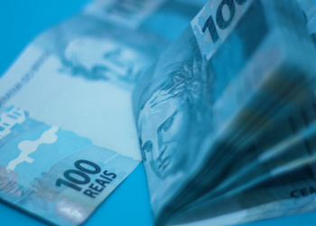 Confira a LISTA de trabalhadores com direito a sacar até R$1.412 em abril!