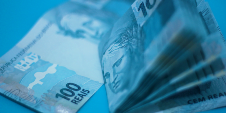 Confira a LISTA de trabalhadores com direito a sacar até R$1.412 em abril!