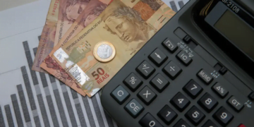 Divulgada lista de CPFs PREMIADOS para receber PIX entre R$ 117 e R$ 1412 pela CAIXA ou BB nesta sexta-feira (15/03)