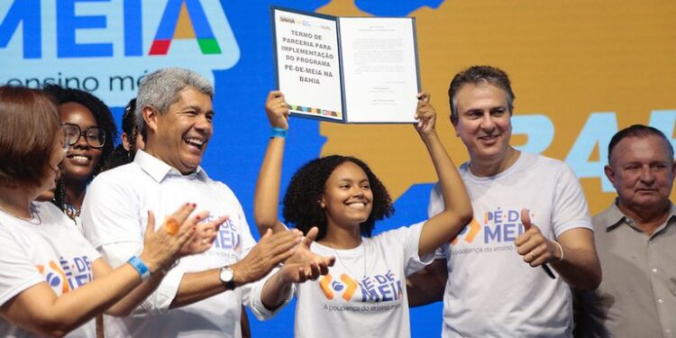 Dinheiro na conta! Veja quem recebe o Pé-de-Meia nesta segunda-feira (1º)