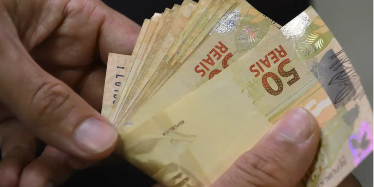 Quem trabalhou de carteira assinada em 2022 poderá sacar de R$ 118 a R$ 1.412 nesta semana! Veja se você tem direito