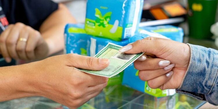 GRANDE VITÓRIA: Mulheres podem ter acesso GRATUITO a absorventes em 2024; veja como