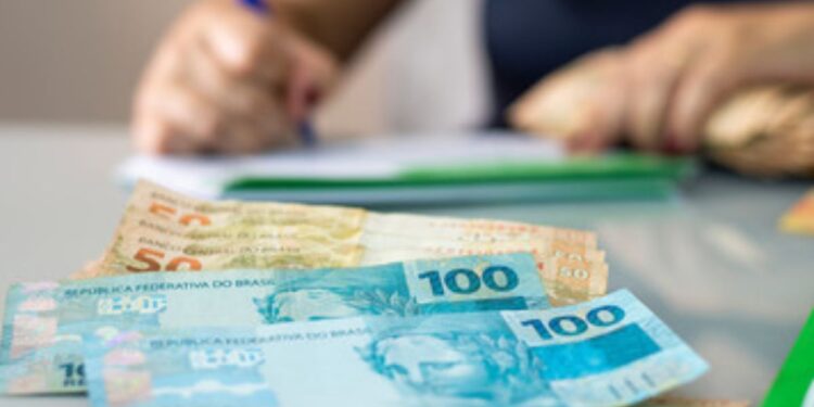 Bolsa Família: Possibilidade de Auxílio de até R$ 700 para Jovens