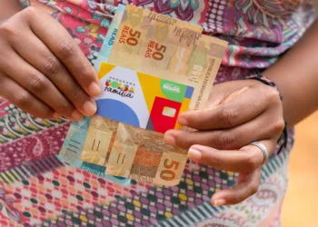 SAIU AGORA (02/03): Governo crava 2 DERROTAS para beneficiários do BOLSA FAMÍLIA: FIM do PIX EXTRA e Exclusão do 13º salário