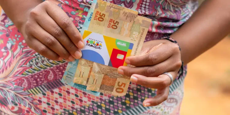 SAIU AGORA (02/03): Governo crava 2 DERROTAS para beneficiários do BOLSA FAMÍLIA: FIM do PIX EXTRA e Exclusão do 13º salário