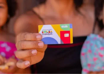 É verdade que o governo vai AUMENTAR o Bolsa Família para mães solteiras em março? Confira aqui