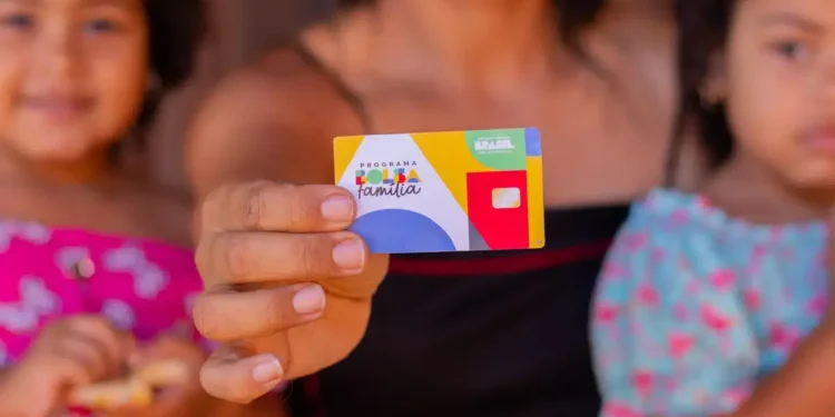 É verdade que o governo vai AUMENTAR o Bolsa Família para mães solteiras em março? Confira aqui