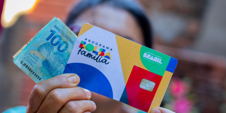 Bolsa Família: REVELADA HOJE (05/03) lista de beneficiários com direito ao PIX de R$ 950 em Março