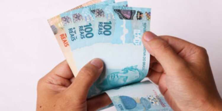 Aumento de R$ 250 para o BPC? Veja o que diz o novo projeto de lei