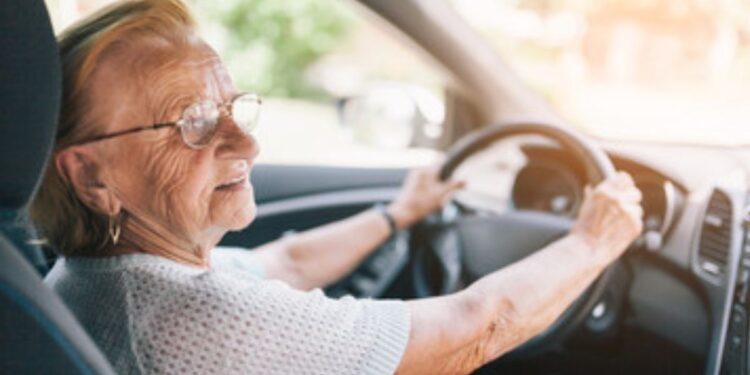 Cartão de Estacionamento do Idoso: Como funciona e onde solicitar?