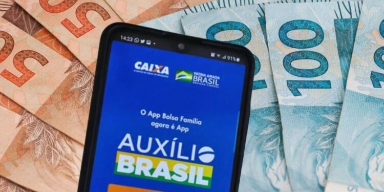 Auxílio Brasil 2024: Veja se o seu CPF foi PREMIADO para receber a indenização de R$ 15 mil