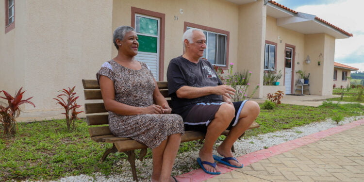 Nova lei está garantindo moradia GRATUITA para idosos? Entenda aqui e veja se tem direito