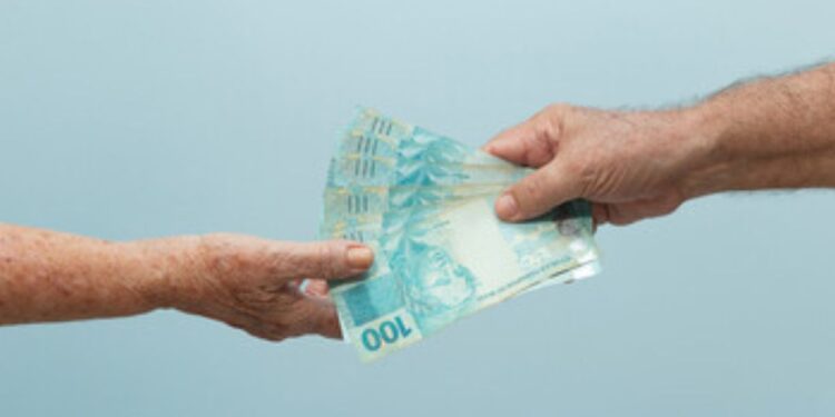 Presente para os APOSENTADOS: Consignado do INSS tem Taxa de Juros REDUZIDAS