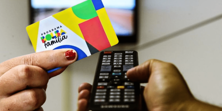 Bolsa Família distribui Kit de TV Digital GRATUITO para beneficiários; solicite hoje mesmo!