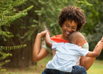 Caixa Tem: MÃES SOLTEIRAS Com filhos de 1 a 6 Anos Podem Receber AUXÍLIO de até R$ 750 por mês
