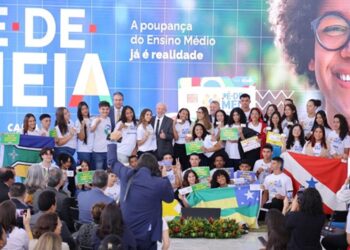 CAIXA inicia pagamento de NOVO benefício para os estudantes nesta terça-feira (26)