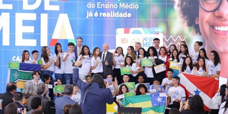 CAIXA inicia pagamento de NOVO benefício para os estudantes nesta terça-feira (26)