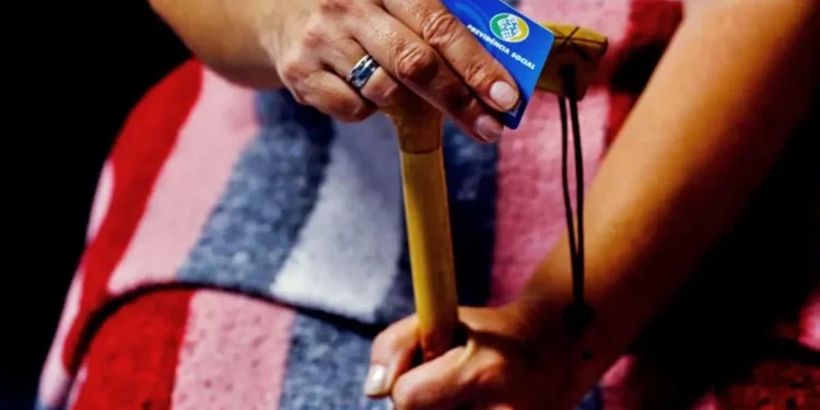 Quem NÃO fez prova de vida CONTINUARÁ recebendo aposentadoria em 2024; entenda