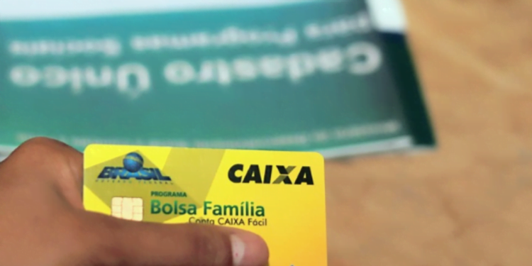 Pagamento do Bolsa Família de MAIO é confirmado com ANTECIPAÇÕES e Benefícios Adicionais; veja calendário e quem recebe