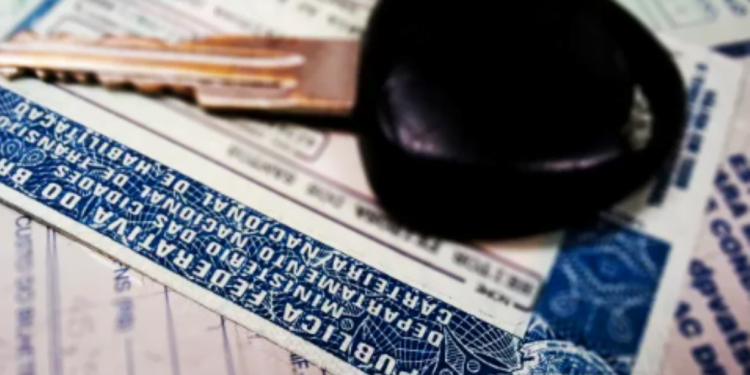 CNH não será mais obrigatória em 2024? Confira detalhes da NOVA legislação de trânsito e QUEM NÃO precisa mais do documento!