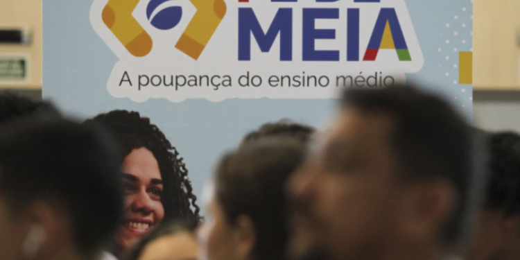 Programa Pé-de-meia: Revelada lista de quem vai receber o pagamento no valor de até R$ 9.200