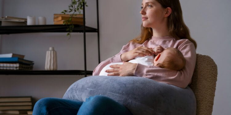 ATENÇÃO! Mães solteiras podem contar com ESTES benefícios em 2024; veja