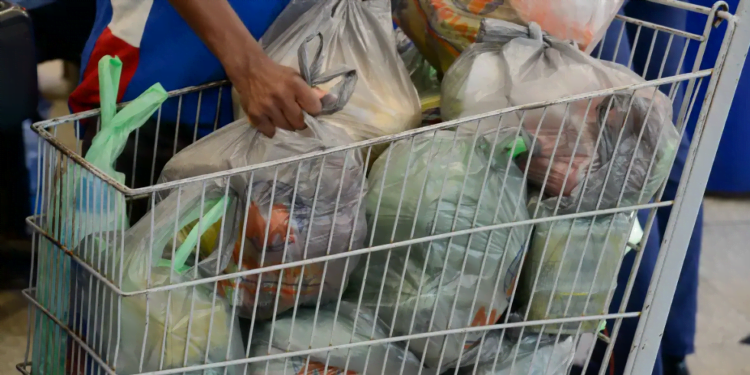 Distribuição de CESTAS BÁSICAS a partir de HOJE (17/04) para famílias cadastradas no Bolsa Família