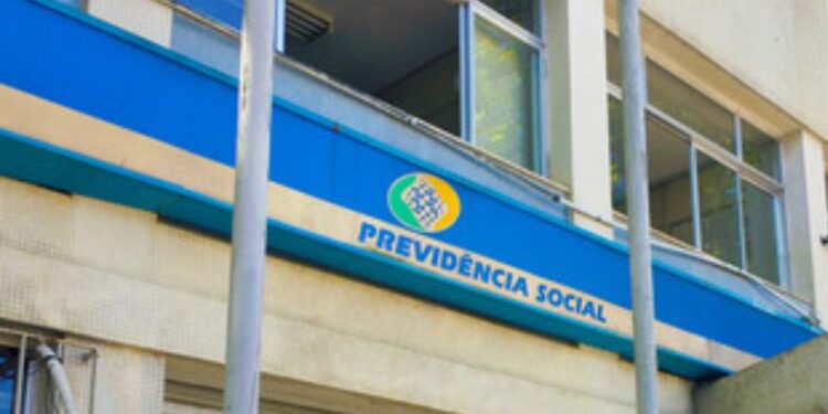 INSS Alerta: Falsários Estão Passando por Servidores do INSS Para Realizar "Prova de Vida"; entenda