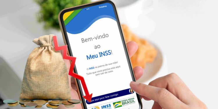 Desconto INDEVIDO no INSS? Veja como receber REEMBOLSO!