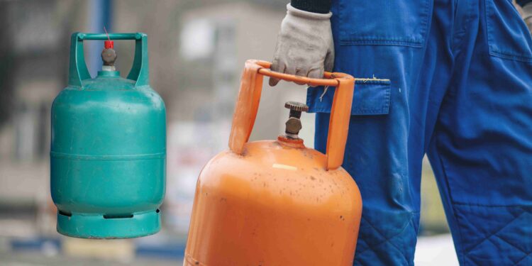 Consulta ao Auxílio-Gás em 2024 pelo CPF; confira datas, valores e mais