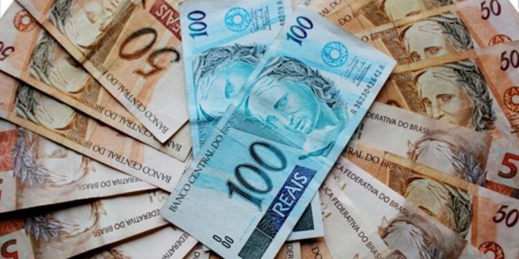 Salário Mínimo em 2025 será de R$ 1.502,00? Veja impacto na economia!