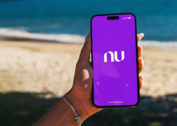 Nubank ANUNCIA serviço de compras de passagens aéreas e hotéis para ESTES clientes