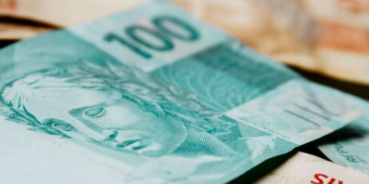 PRESENTÃO no mês das Mães: Governo vai liberar PIX de R$ 300 para MULHERES com CPF final de 0 a 9; saiba como receber